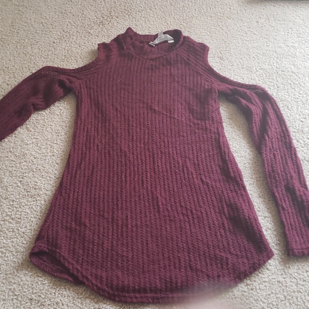 Maroon sweater